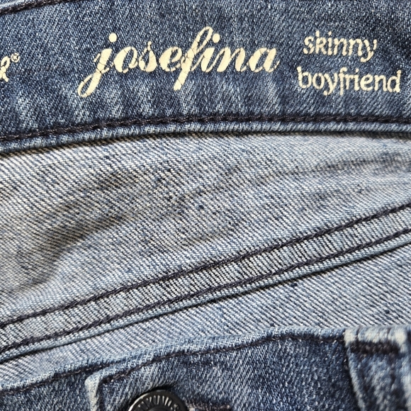 7 FOR ALL MANKIND Josephina Skinny Boyfriend Distressed Blue Jeans. Size 26 - Picture 8 of 15